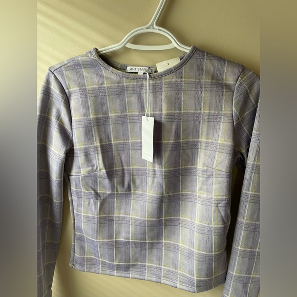 Womens tops (I have 2) - Picture 2 of 2